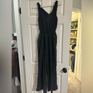 Universal Thread Black Sleeveless V-Neck Jumpsuit